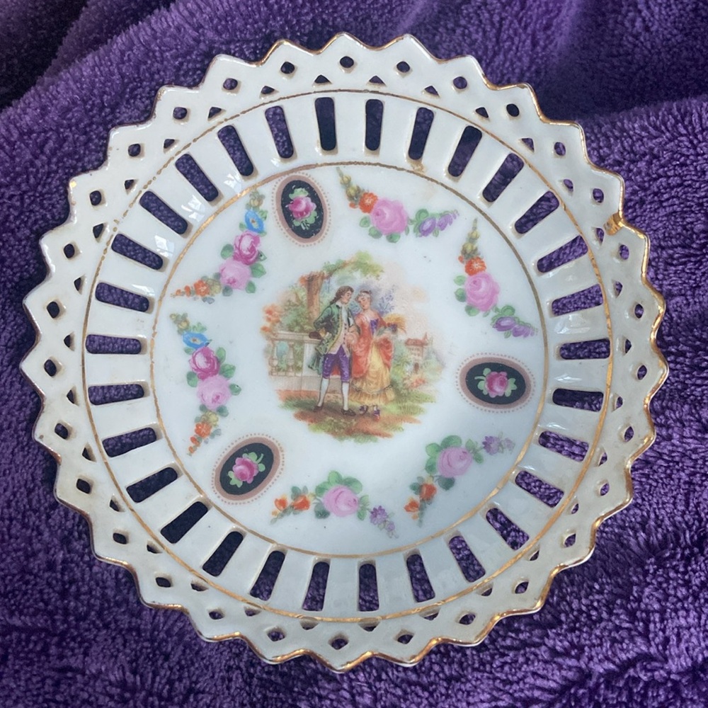 Vintage Bavaria lattice porcelain mini trinket dish courting couple